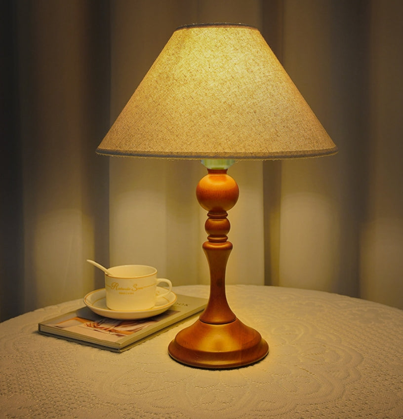 Lampa Ledy Stołowa z Abażurem z Tkaniny i Drewnianą Podstawą | Klasyczna