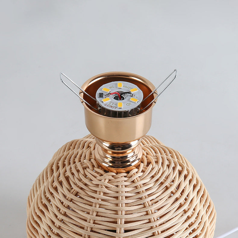 Lampa Nocna z Rattanowym Abażurem Plisowanym | Dekoracyjna