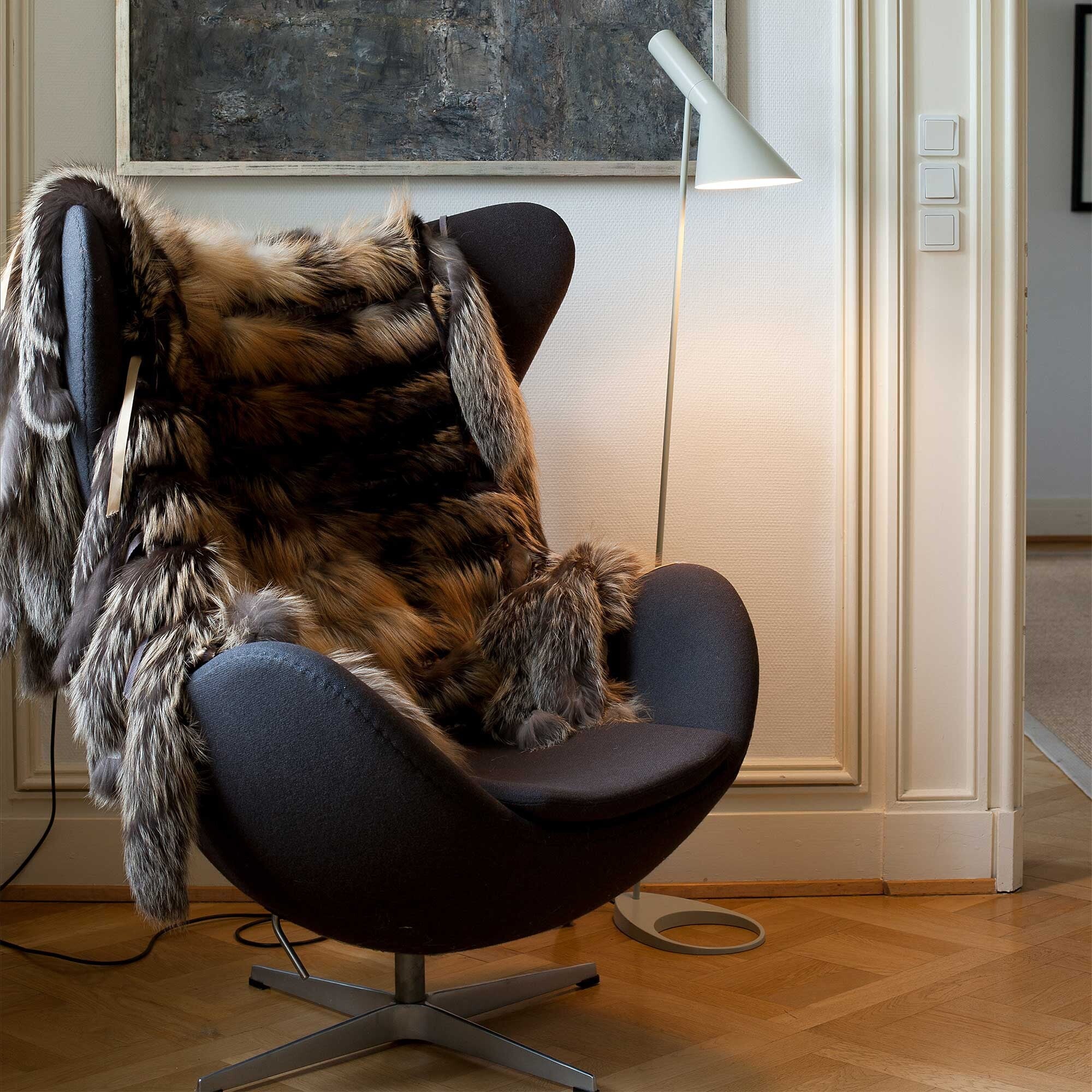 Lampa Stojąca Do Salonu O Smukłej Formie | Nowoczesna