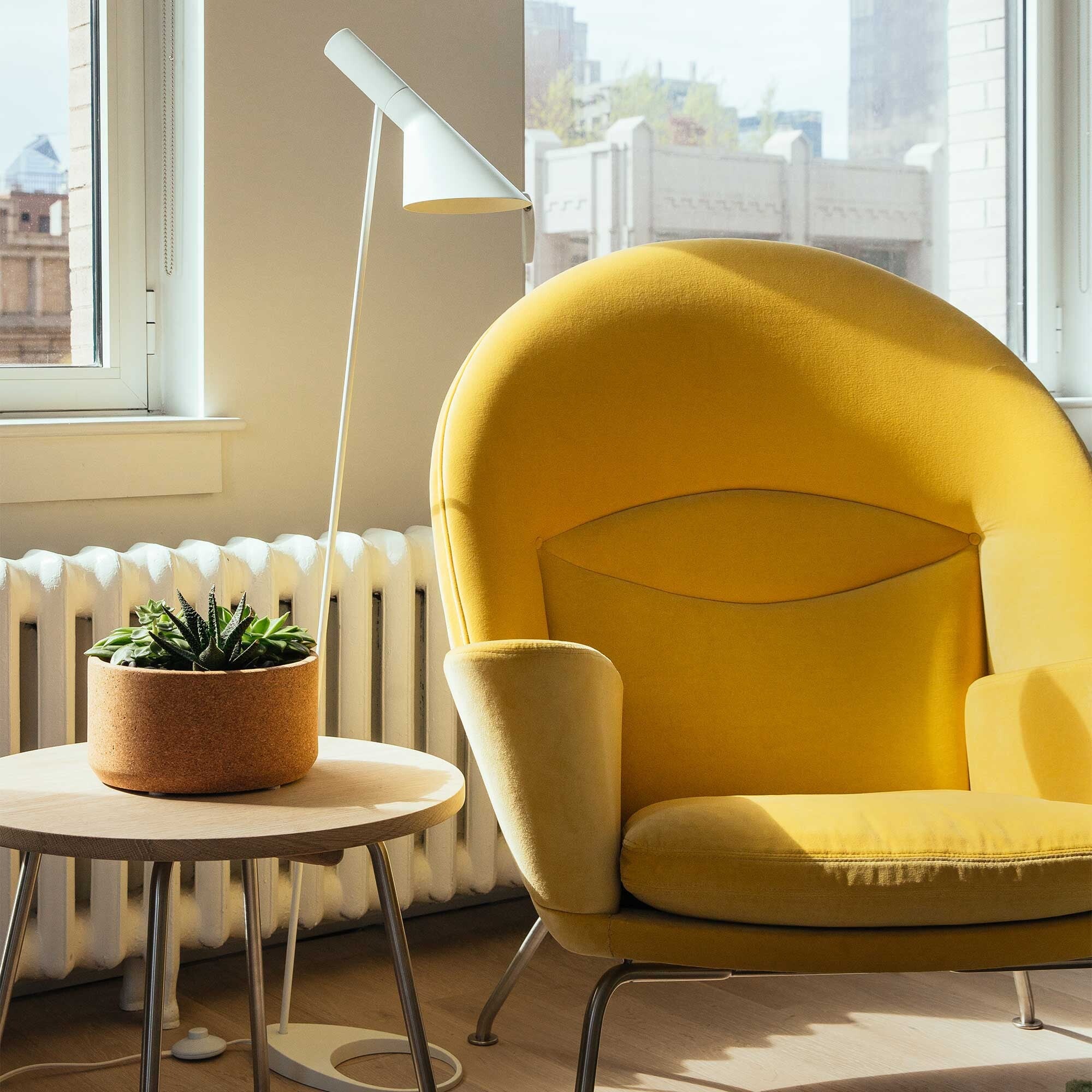 Lampa Stojąca Do Salonu O Smukłej Formie | Nowoczesna