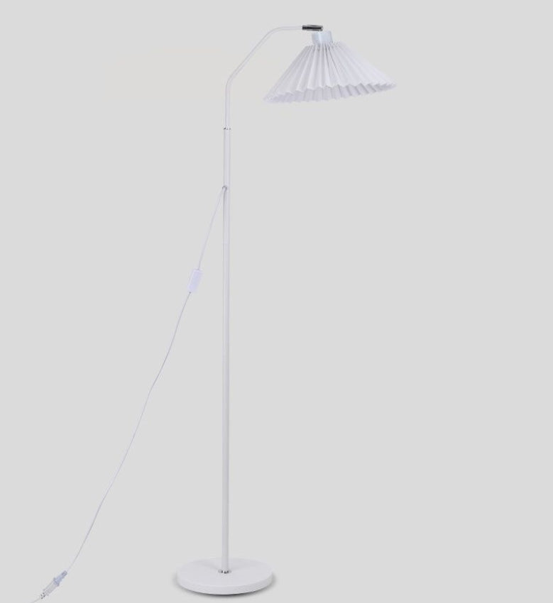 Lampa Stojąca z Marszczonym Kloszem do Salonu i Sypialni | Czytanie