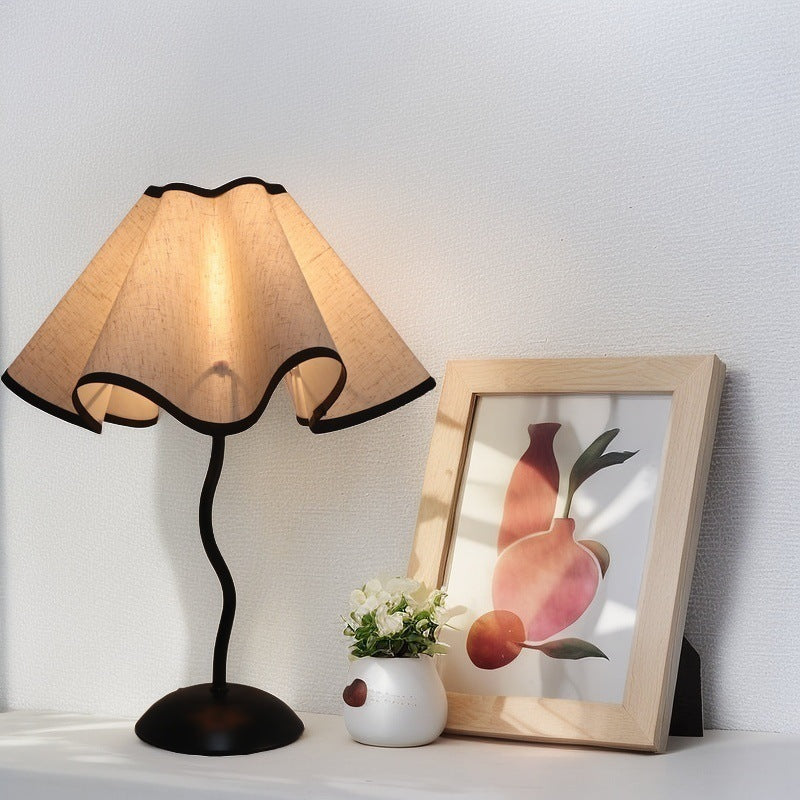 Lampa Stołowa Salonowa Falisty Klosz | Mała