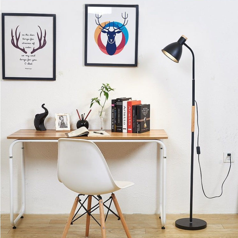 Nowoczesna Lampa Stojąca z Drewnianym Elementem do Salonu i Sypialni | Czytanie