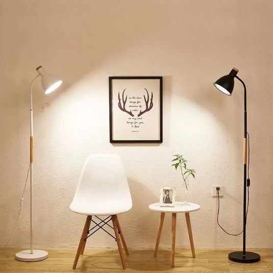 Nowoczesna Lampa Stojąca z Drewnianym Elementem do Salonu i Sypialni | Czytanie